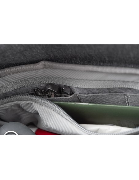 Peak Design Field Pouch v2 Charcoal